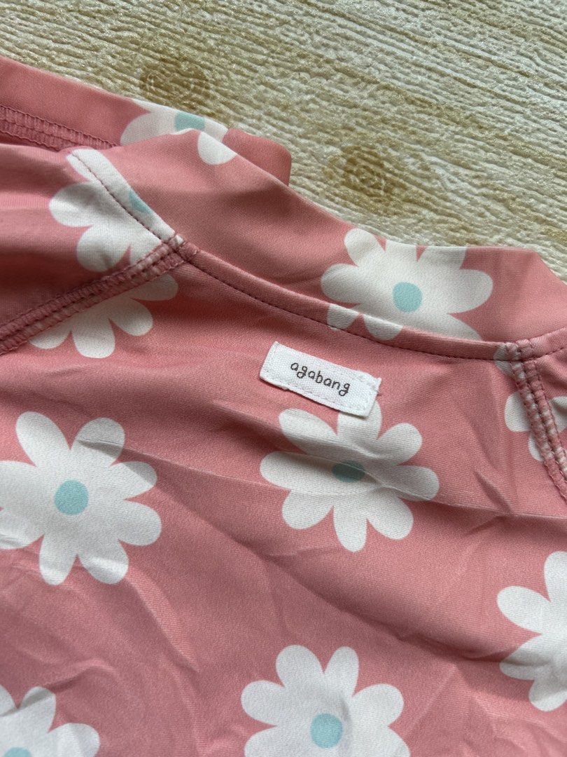 Agabang floral rashguard 2T (Category: Babies & Kids Fashion) located in Cebu City. Submitted by yjainani (Listing ID 1466580538, Image 2). Description: .