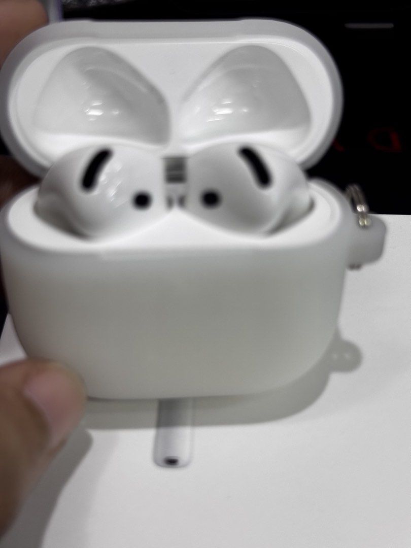 Airpods 4(anc) (Category: Earphones) located in San Juan City. Submitted by deanfranco52 (Listing ID 1466666043, Image 3). Description: Good condition With anc Inclussion:box and original cable,case .