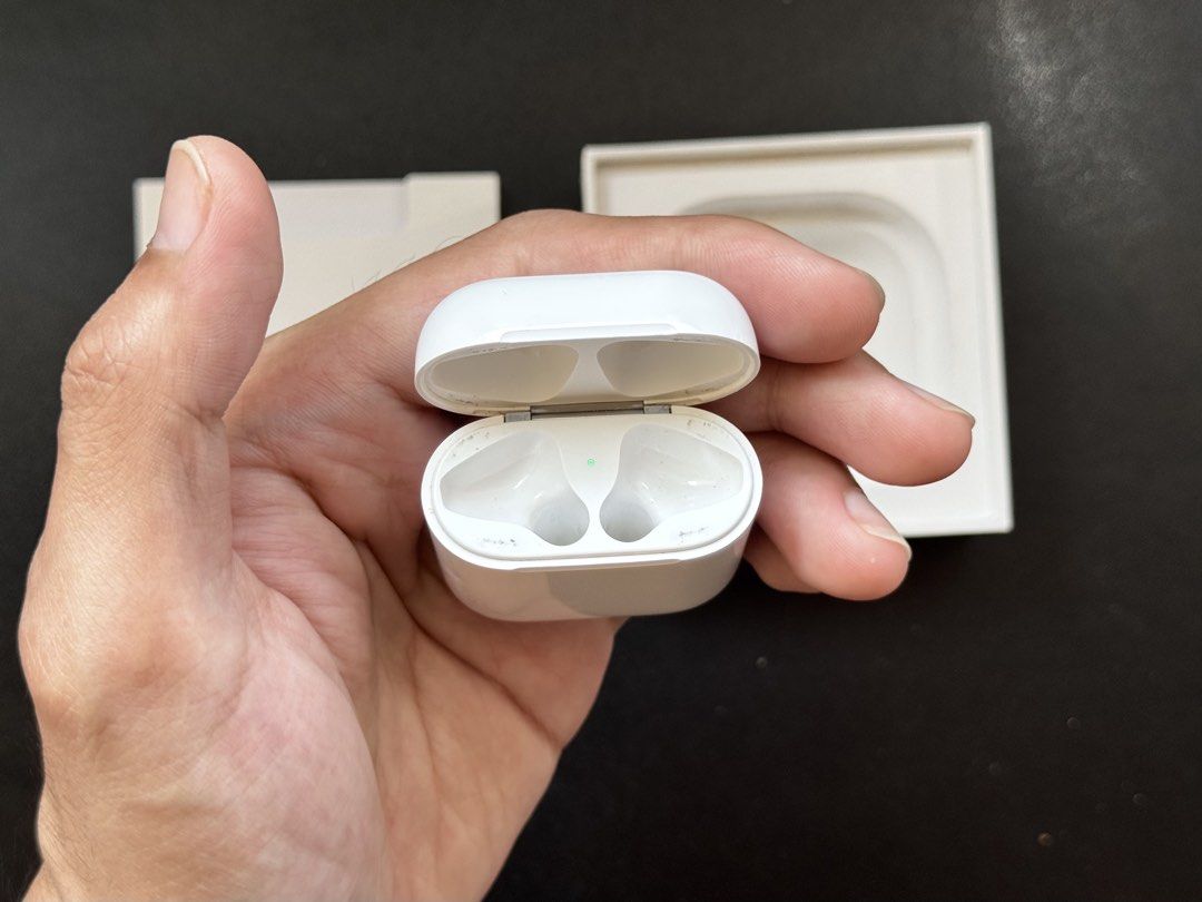 Airpods GEN 2 CHARGING CASE ONLY (Category: Earphones) located in Manila. Submitted by prelovedbyporttt (Listing ID 1466604956, Image 2). Description: Airpods GEN 2 CHARGING CASE ONLY • 100% No hidden defects • 100% Battery health is in great condition • 100% Fully functional • 100% Original item (feel free to check my transaction post on my page for proof of authenticity) If you have any questions, feel free to send us a message anytime. Thank y