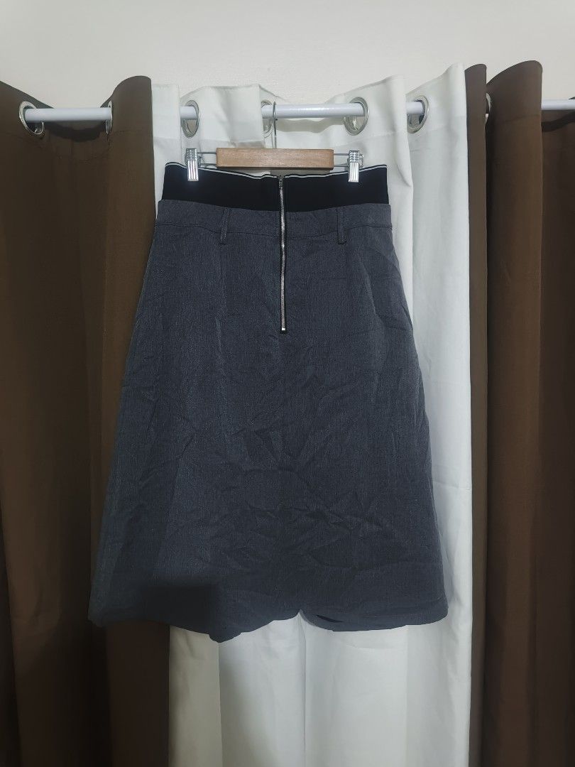 Alexander Wang Skirt (Category: Skirts) located in Koronadal. Submitted by zxckeeeny_ (Listing ID 1466717545, Image 2). Description: Alexanderwang Long Skirt ‎W: 28 ‎W alexanderwang garter: 26 ‎L:28 ‎excellent ‎9.5/10 ‎with inner skirt ‎no issue.