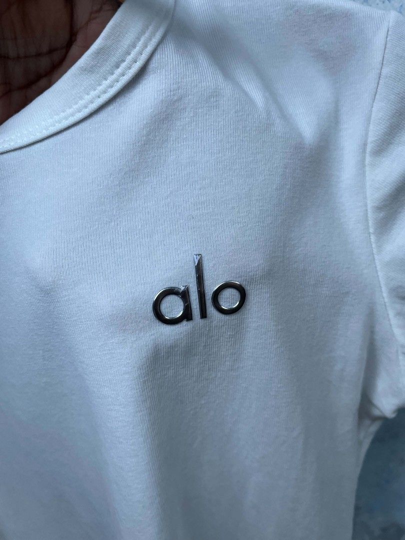 ALo (Category: Shirts) located in Siay. Submitted by Jaaziahthriftdumaguete (Listing ID 1466650526, Image 3). Description: Wts ❗ Alo Yoga tops Small-Medium Excellent condition flawless 10/10 color rate bakal lang sa L gas gas pero not affect the quality and performance since di naman sya natanggal 👍 stretchable po pang pickle ball nyo po solid nito Mine : 750 Free shipping Location Zamboanga Sibugay Mindanao.