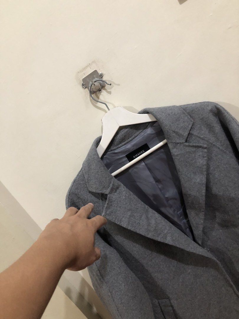 Amanex Gray (Category: Coats, Jackets and Outerwear) located in Oas. Submitted by alithrifthunter (Listing ID 1466771490, Image 3). Description: .