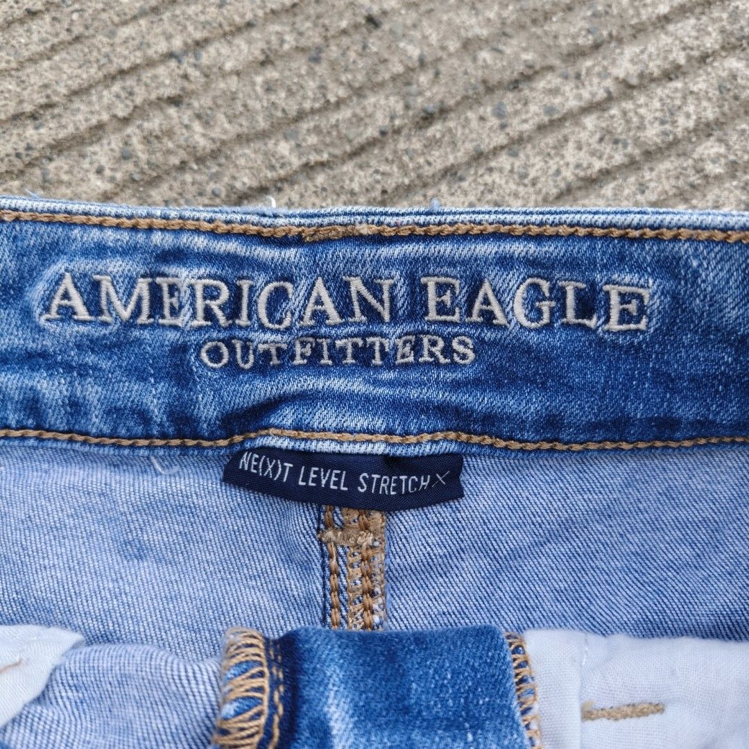 American Eagle Distressed Skirt (Category: Skirts) located in Villasis. Submitted by maibean_ (Listing ID 1466682196, Image 3). Description: inchh?? American Eagle size: 24in using tape measure length: 14in using tape measure No issues.