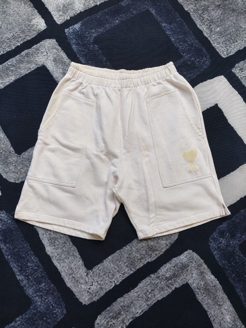 Ami Cream Sweatshorts. (Category: Shorts) located in Andop. Submitted by kyutoryuu (Listing ID 1466622720, Image 1). Description: Ami Sweat Shorts •THICK, HEAVY •Waist: 28-34 •Length: 20 •Condition: Excellent •Issue: need rewash.