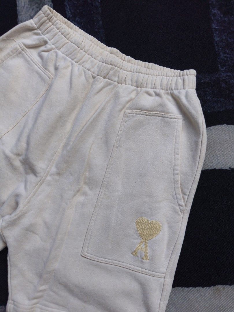 Ami Cream Sweatshorts. (Category: Shorts) located in Andop. Submitted by kyutoryuu (Listing ID 1466622720, Image 3). Description: Ami Sweat Shorts •THICK, HEAVY •Waist: 28-34 •Length: 20 •Condition: Excellent •Issue: need rewash.