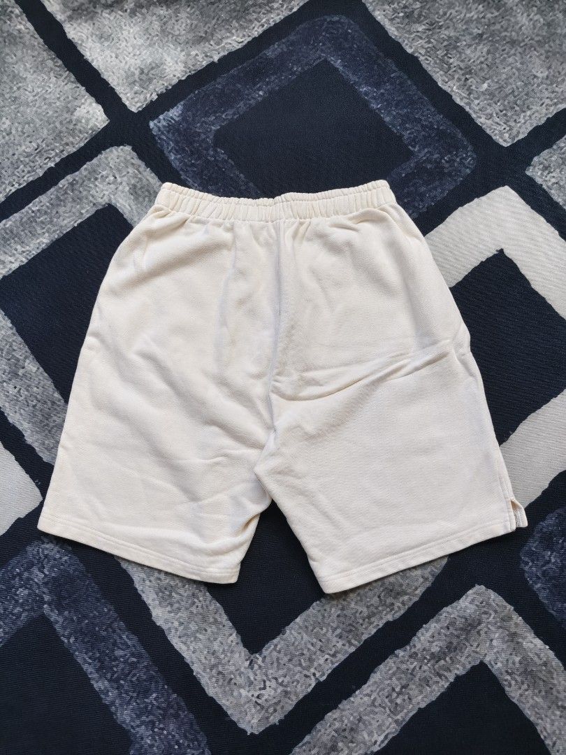 Ami Cream Sweatshorts. (Category: Shorts) located in Andop. Submitted by kyutoryuu (Listing ID 1466622720, Image 2). Description: Ami Sweat Shorts •THICK, HEAVY •Waist: 28-34 •Length: 20 •Condition: Excellent •Issue: need rewash.