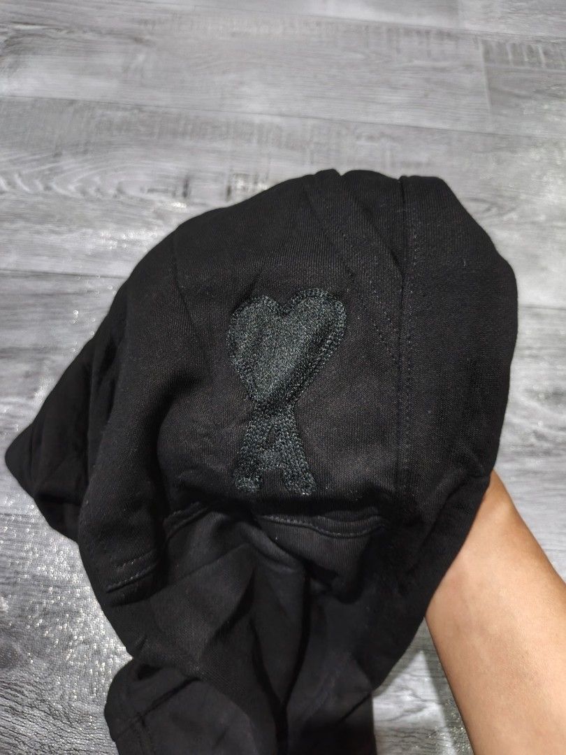AMI SHORT (Category: Activewear) located in Tagum. Submitted by danelle_closet1106 (Listing ID 1466690386, Image 2). Description: GOOD AS NEW SIZE:SMALL TO MED OFF FOR ME PERO WITH TAGS NEEDWASH.