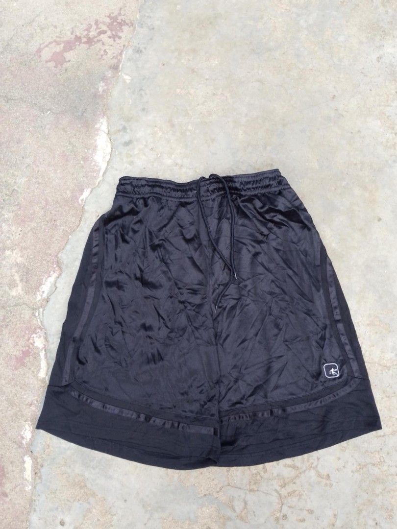 AND1 Black Basketball Shorts with Drawstring (Category: Shorts) located in Vallehermoso. Submitted by threy (Listing ID 1466674359, Image 2). Description: - Brand: AND1 - Color: Black - Fit: Elastic waistband with adjustable black drawstring - Design: Center front paneling with bold white branding - Material: Lightweight fabric - Ideal for: Workouts, basketball, or lounging - Condition: Clean, no tears or stains.