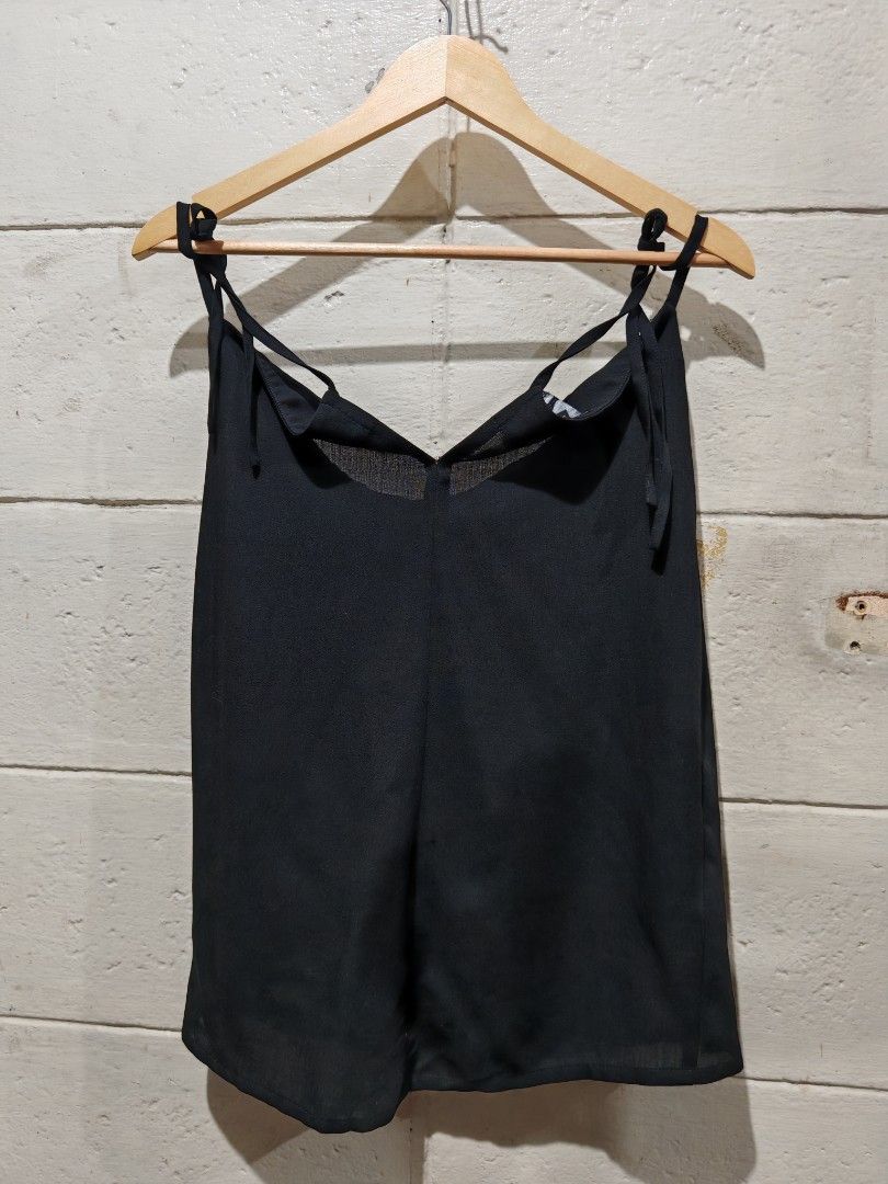 ANN DEMEULEMEESTER (Category: Sleeveless) located in Pasay City. Submitted by kuya_uwi_kana (Listing ID 1466679768, Image 2). Description: ANN DEMEULEMEESTER ADJUSTABLE STRAP PIT TO PIT - 16 LENGTH - 26.5 BACK LENGTH - 28.