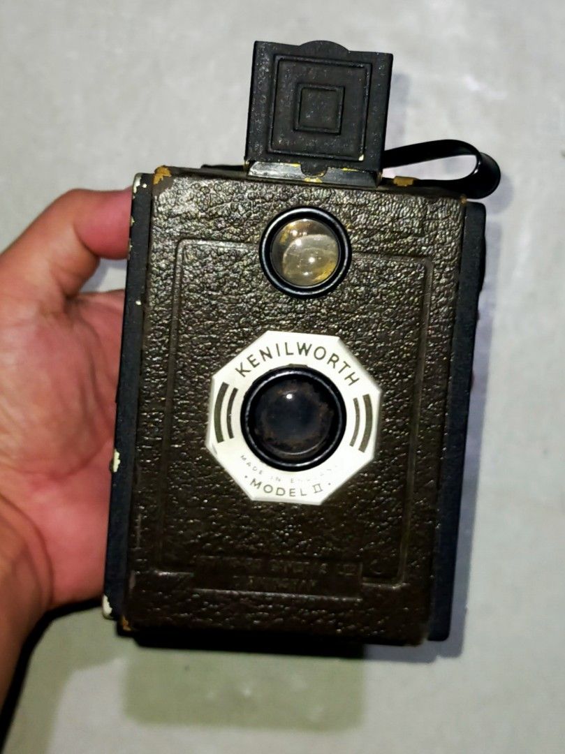 Antique 1930 KENILWORTH Box Camera (Category: Cameras) located in Manila. Submitted by elilee_80 (Listing ID 1466571726, Image 1). Description: FOR SALE! Antique 1930 KENILWORTH Model-ll BOX CAMERA (Limited in Birmingham) SUPER RARE! For 120 FILM ROLL Working! Imported And Made In England In Verygood Working Condition AS-IS! 5k php :Lalamove/Grab/Mr.Speedy/Tok-Tok! MEETUP: SM angono.