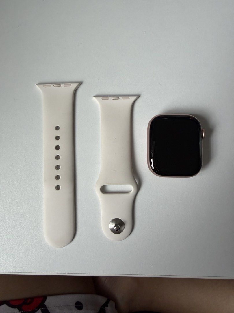Apple Watch Series 11 42mm (Category: Wearables & Smart Watches) located in Makati City. Submitted by woxscloset (Listing ID 1466597473, Image 2). Description: Apple Watch Series 11 GPS 42mm Aluminum Case with Light Blush Sport Band S/M Color: Rose Gold Bought Jan 2026 As of October 22, 2026, Battery Health is 99%. RFS: Need the cellular version.