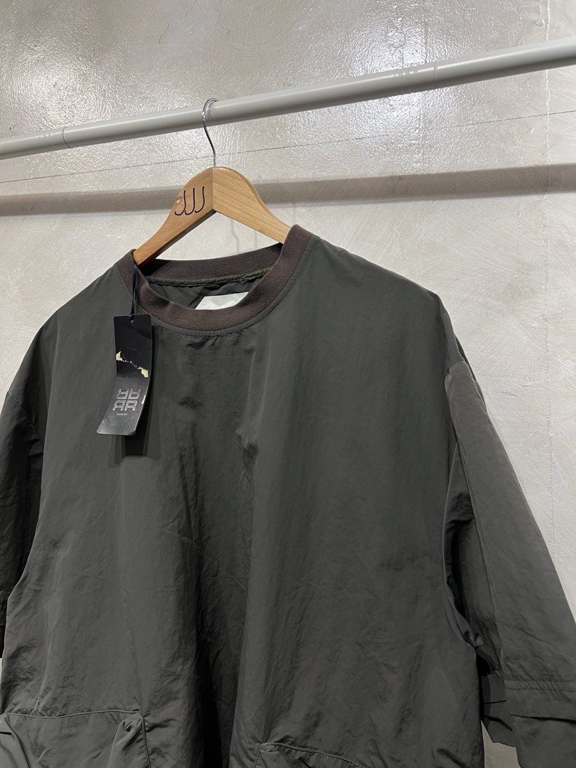 Archival Reinvent - 3D Pocket Twill Top (Category: Activewear) located in Quezon City. Submitted by cityboycrates_ph (Listing ID 1466659929, Image 2). Description: Size: XL Material: Polyster Made In: Japan Condition: Excellent Color rate: 9.5/10 Issue: None Exact metrics shared upon inquiry. Take a quick moment to double-check the size & condition. Once an order is placed and confirmed, we may not be able to make changes or offer cancellations/r