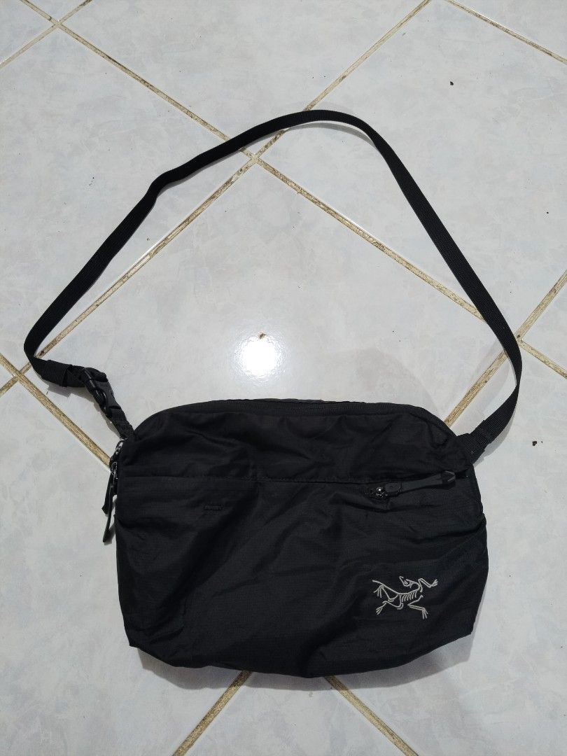 Arc'teryx Heliad 6L Backpack Crossbody Bag (Category: Sling Bags) located in Manila. Submitted by bentong18188433 (Listing ID 1466723035, Image 1). Description: - Authentic Arc'teryx Heliad 6L backpack expertly converted into a versatile crossbody bag - Color: Classic black with the iconic Arc'teryx bird logo near the bottom corner - Storage: Secure zippered main compartment and convenient front zip pocket - Strap: Adjustable black shoulder strap
