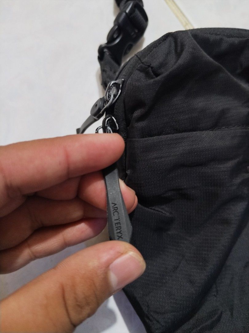 Arc'teryx Heliad 6L Backpack Crossbody Bag (Category: Sling Bags) located in Manila. Submitted by bentong18188433 (Listing ID 1466723035, Image 2). Description: - Authentic Arc'teryx Heliad 6L backpack expertly converted into a versatile crossbody bag - Color: Classic black with the iconic Arc'teryx bird logo near the bottom corner - Storage: Secure zippered main compartment and convenient front zip pocket - Strap: Adjustable black shoulder strap