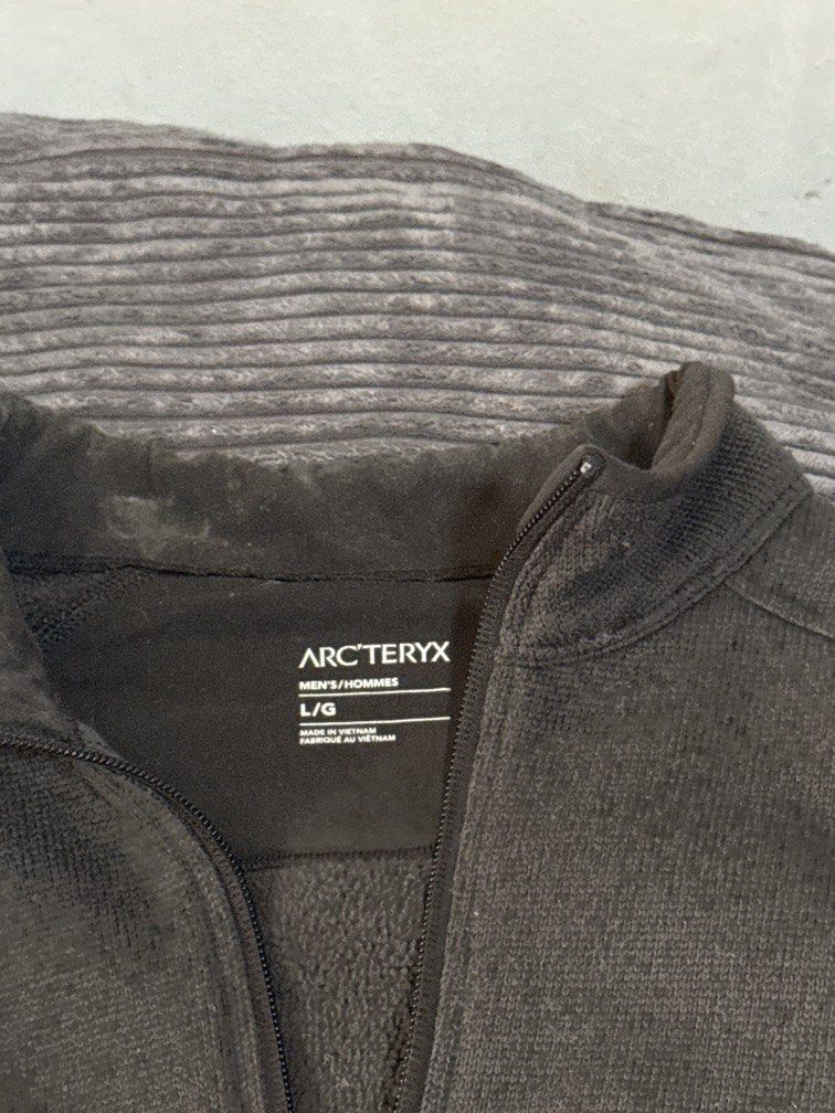 ARCTERYX SWEATSHIRT (Category: Announcements) located in Angeles City. Submitted by migs_font29 (Listing ID 1466770767, Image 2). Description: good vondition.