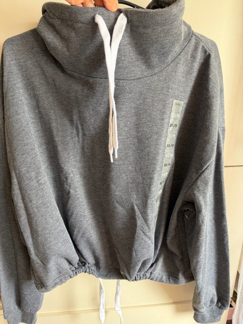 Ardene Gray Cropped Hoodie with Drawstrings Size XS (Category: Coats, Jackets and Outerwear) located in Quezon City. Submitted by bubspreloved (Listing ID 1466701271, Image 3). Description: - Brand: Ardene - Size: XS - Color: Heather Gray - Style: Cropped hoodie with high cowl neck - Details: White adjustable drawstrings on collar and hem for a cinched look - Cuffs: Long sleeves with ribbed cuffs - Fabric: Soft and comfortable - Condition: Great 
