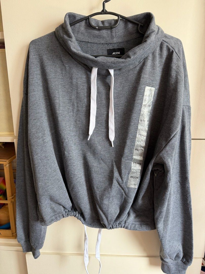 Ardene Gray Cropped Hoodie with Drawstrings Size XS (Category: Coats, Jackets and Outerwear) located in Quezon City. Submitted by bubspreloved (Listing ID 1466701271, Image 1). Description: - Brand: Ardene - Size: XS - Color: Heather Gray - Style: Cropped hoodie with high cowl neck - Details: White adjustable drawstrings on collar and hem for a cinched look - Cuffs: Long sleeves with ribbed cuffs - Fabric: Soft and comfortable - Condition: Great 