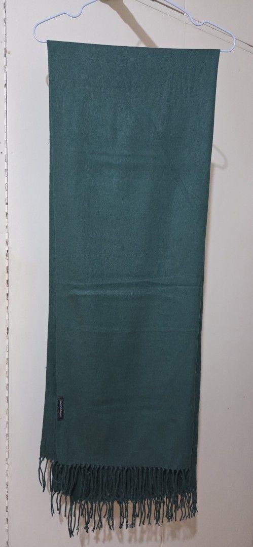 Armando Caruso Green Scarf (Category: Scarves) located in Quezon City. Submitted by ylb_preloves (Listing ID 1466605771, Image 3). Description: PLEASE READ DESCRIPTION FIRST. TNX! - Brand: Original Armando Caruso - Color: Green - Material: Soft fabric with bottom fringes - Condition: Ready to use. - RFS: Not using a scarf. It was a gift. - Shipping is thru LBC Cash on Pick-up. - Payment is thru GCash or Maya. Tnx.