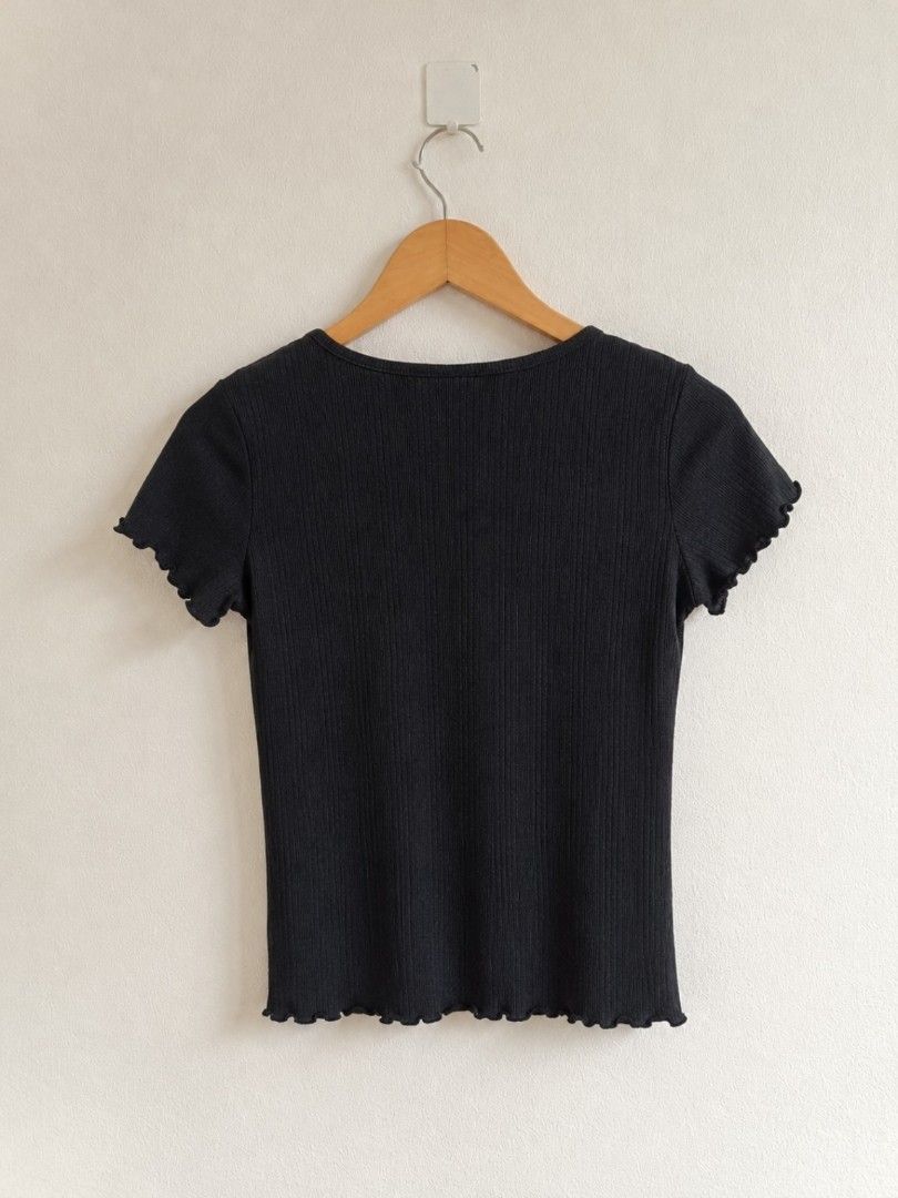 Art Class Black Ribbed Lettuce Hem Tee (Category: Shirts) located in Manila. Submitted by maxinesotto (Listing ID 1466711955, Image 2). Description: SIZE: XL(14) on tag width - 15 length - 20.