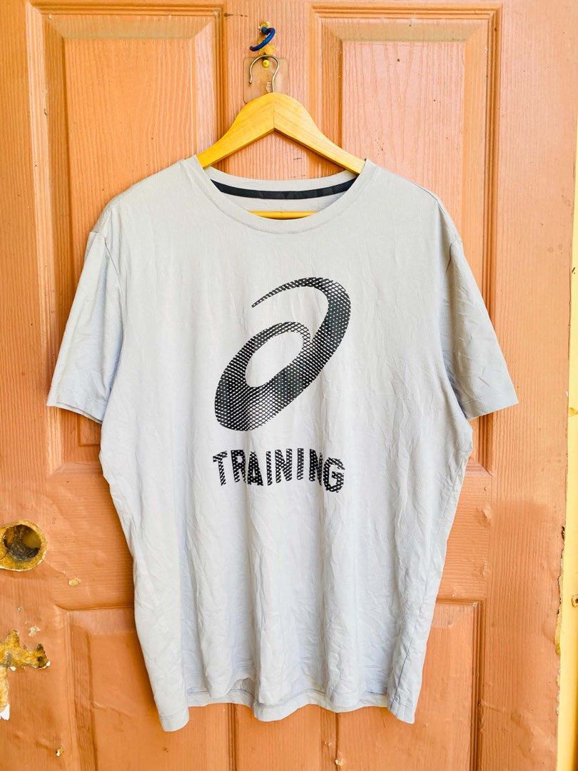 Asics Training T-Shirt Light Grey Size L (Category: Activewear) located in Digos. Submitted by thrifthed.ph (Listing ID 1466675005, Image 1). Description: - Color: Light Grey -large -dimes:21/28 -like new -cl:10/10 -Authentic -complete tags -solid condi -solid colorate -cl:10/10 -dryfit -no issue -complete tags - Size: Large (Tag fits height 180-190cm) - Material: Breathable polyester and polyurethane blend with grid texture - Design: Large Asics