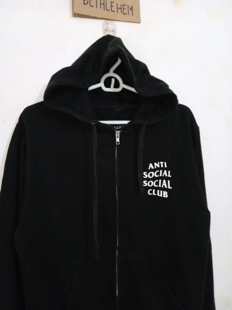 ASSC zipup hoodie (Category: Coats, Jackets and Outerwear) located in Akbar. Submitted by bethlehema07352 (Listing ID 1466648657, Image 2). Description: .