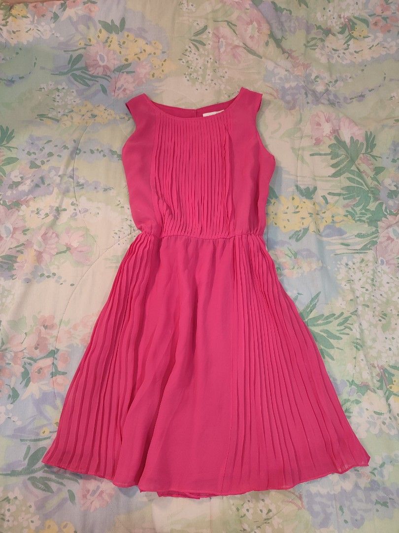 Assorted vintage and casual dresses bundle - 10 items (Category: Dresses) located in Jaen. Submitted by roxantiago (Listing ID 1466741052, Image 3). Description: - Variety of styles: Floral, solid brights, ruffles, and lace details - Lengths range from mini to midi - Strap options: Strapless, spaghetti strap, and sleeved available - Perfect for refreshing your daily wardrobe rotation - Available for individual purchase or message me for a discoun