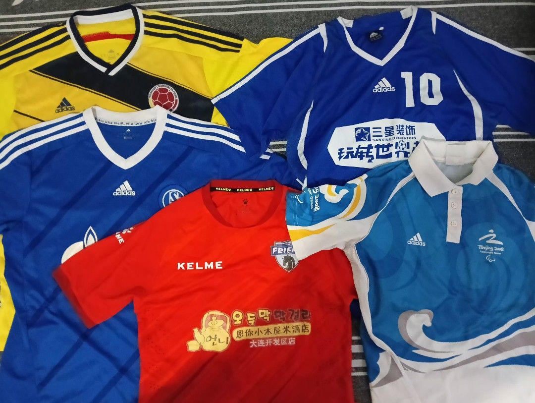 Assorted Vintage and Graphic T-Shirts Bundle (Category: Tshirts & Polo Shirts ) located in Manila. Submitted by kiksfoekd (Listing ID 1466575909, Image 1). Description: - Bundle of assorted graphic and sports t-shirts sold as a complete set - Includes top brands: Nike, Adidas, Champion, Uniqlo UT, Kelme, and New Balance - Variety of styles: casual everyday tees, football jerseys, and artistic prints (e.g., Mona Lisa) - Colors: Blue, black, white,