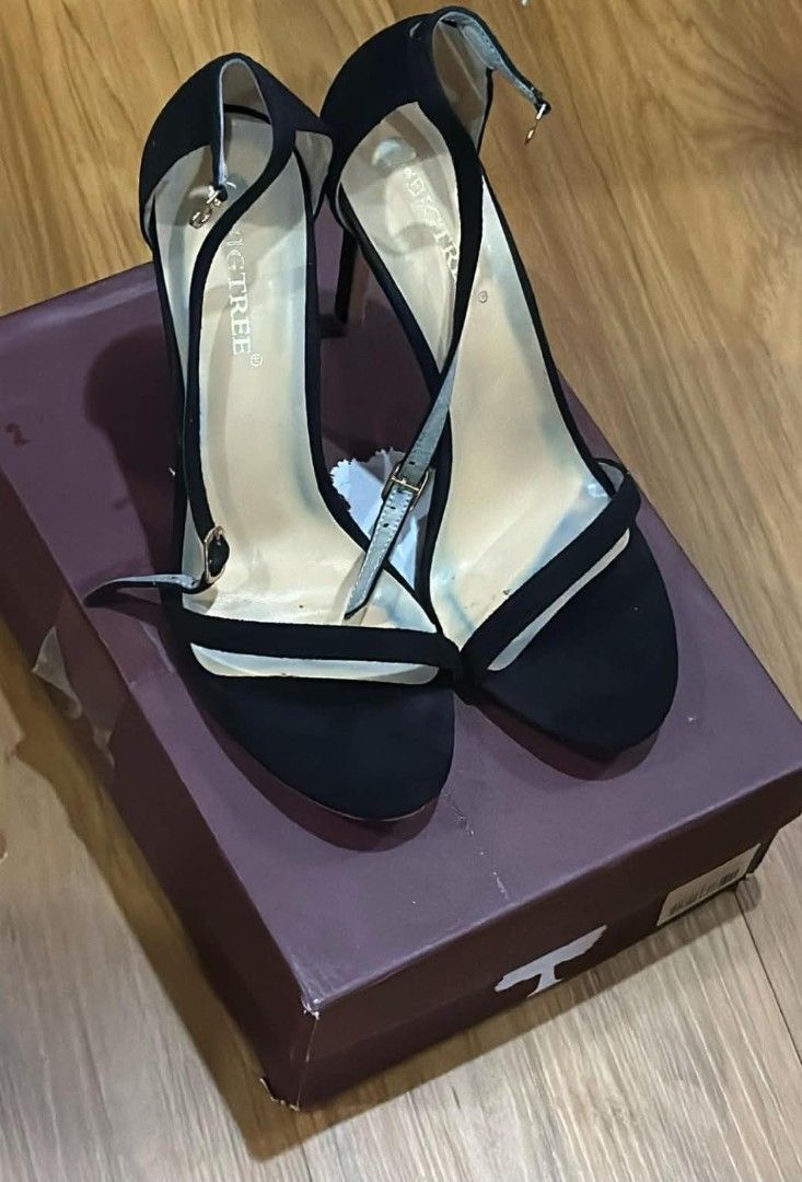 💯Auth Big Tree Heels (Category: Heels) located in Makati City. Submitted by brandedshopoffers (Listing ID 1466597295, Image 3). Description: 💯Authentic Big Tree heels condition sold as is Size: 40 or 24-25cm Price: 600.