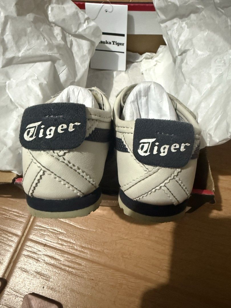 AUTH ONITSUKA TIGER KIDS SHOES (Category: Babies & Kids Fashion) located in Baguio. Submitted by zia_zab (Listing ID 1466610753, Image 3). Description: Authentic, bought in Japan Lightly used no flaws outgrown with box.