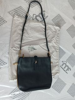 (Category: ) located in . Submitted by OneStop_ThriftShop_Mo (Listing ID 1466601964, Image 1). Description: .
