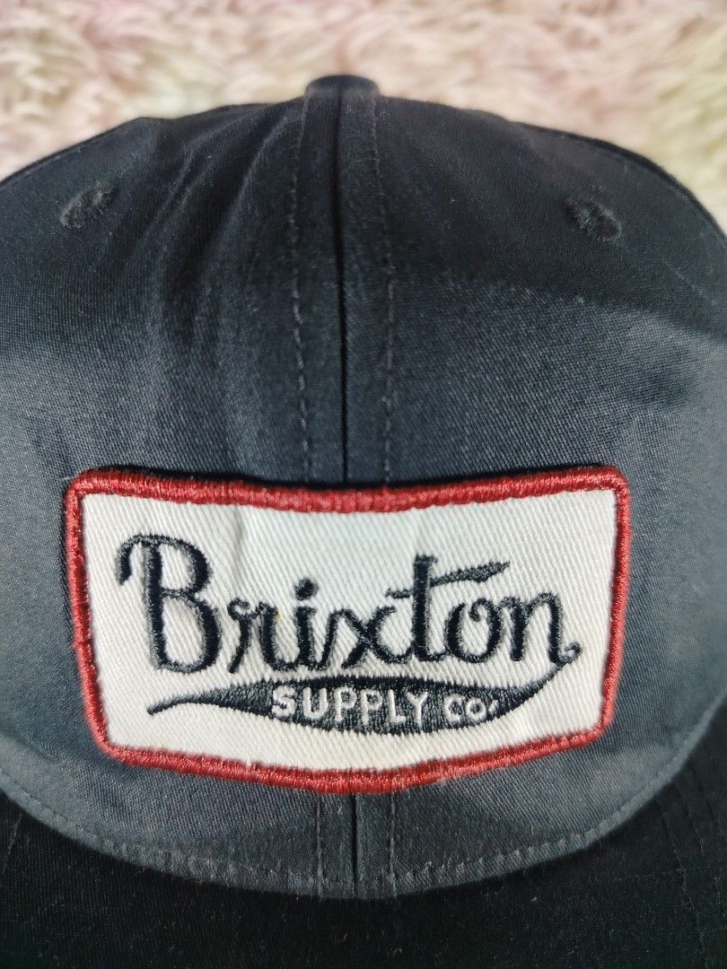 Authentic Brixton Supply Co. Two-Tone Snapback Cap • Black/Gray (Category: Caps & Hats) located in Palo. Submitted by ubnathrifteez (Listing ID 1466690372, Image 2). Description: SIZE ; M-L CONDITION ; LIKE NEW COLOR RATE ; 10/10 ISSUE ; GUSOT.