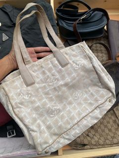 (Category: ) located in . Submitted by authentic_bag96 (Listing ID 1466658944, Image 1). Description: .