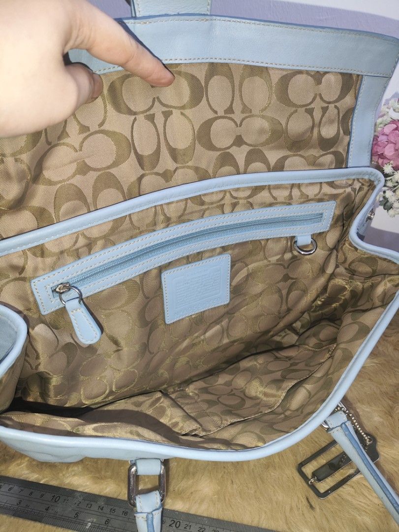 Authentic Coach Soho Flap satchel leather shoulder bag (Category: Shoulder Bags) located in Rizal. Submitted by hsiri1128 (Listing ID 1466624684, Image 2). Description: 💯✔️Legit 📌From Japan Balikbayan box 💛No major issues/flaws just normal signs of wear. ⭐intact rubberlinings. light blue actual color.