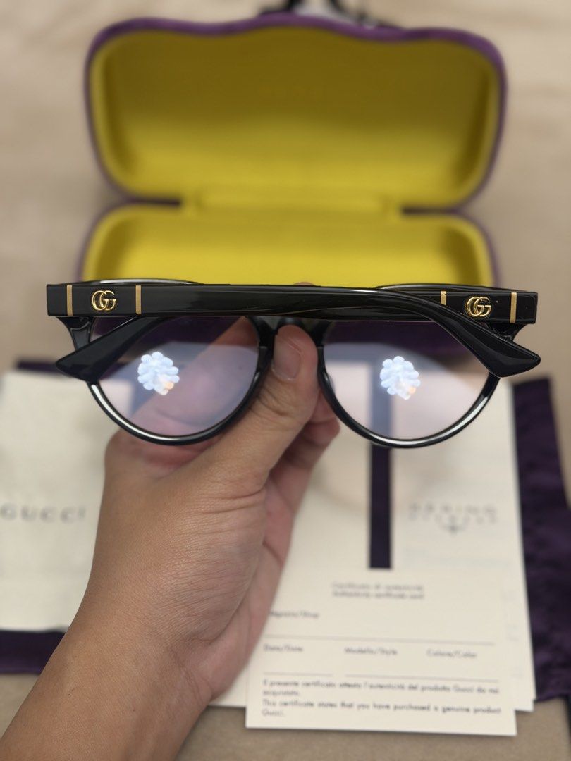 Authentic Gucci Sunglasses (Category: Sunglasses & Eyewear) located in Manila. Submitted by maria_2326 (Listing ID 1466732913, Image 2). Description: .