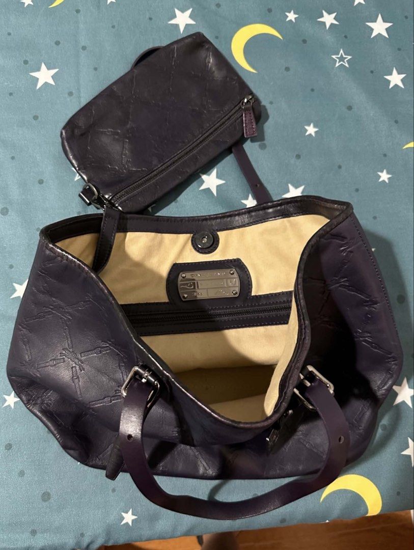 authentic LongChamp leather (Category: Luxury Bags & Wallets) located in San Juan City. Submitted by alystrid (Listing ID 1466683196, Image 3). Description: Selling low this preloved longchamp leather bag in mint condition..