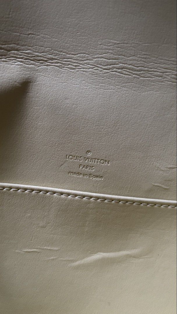 Authentic Louis Vuitton (Category: Luxury Bags & Wallets) located in Manila. Submitted by prlovedstff (Listing ID 1466768491, Image 3). Description: Good pre-loved condition. May minor signs of use and age since vintage piece. Inclusions: Louis Vuitton bag Adjustable strap Original LV dust bag Made in Spain. RFS: not using it anymore 🫶🏻For those who wish to verify authenticity, you’re welcome to have the item independently authenticated before 
