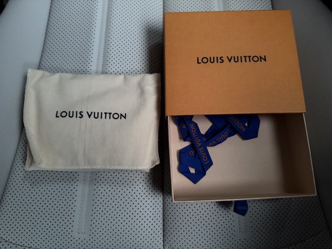 Authentic Louis Vuitton Damier Ebene Wallet (Category: Wallets & Card holders) located in Quezon City. Submitted by PrelovedTreasureees (Listing ID 1466648110, Image 3). Description: - Great condition. Only issue is the flap is kind of folding out, probably from being opened repeatedly - Pink interior - Card holder but I use it as a normal wallet and just fold my cash - Has a zip pocket that can be used for some coins .
