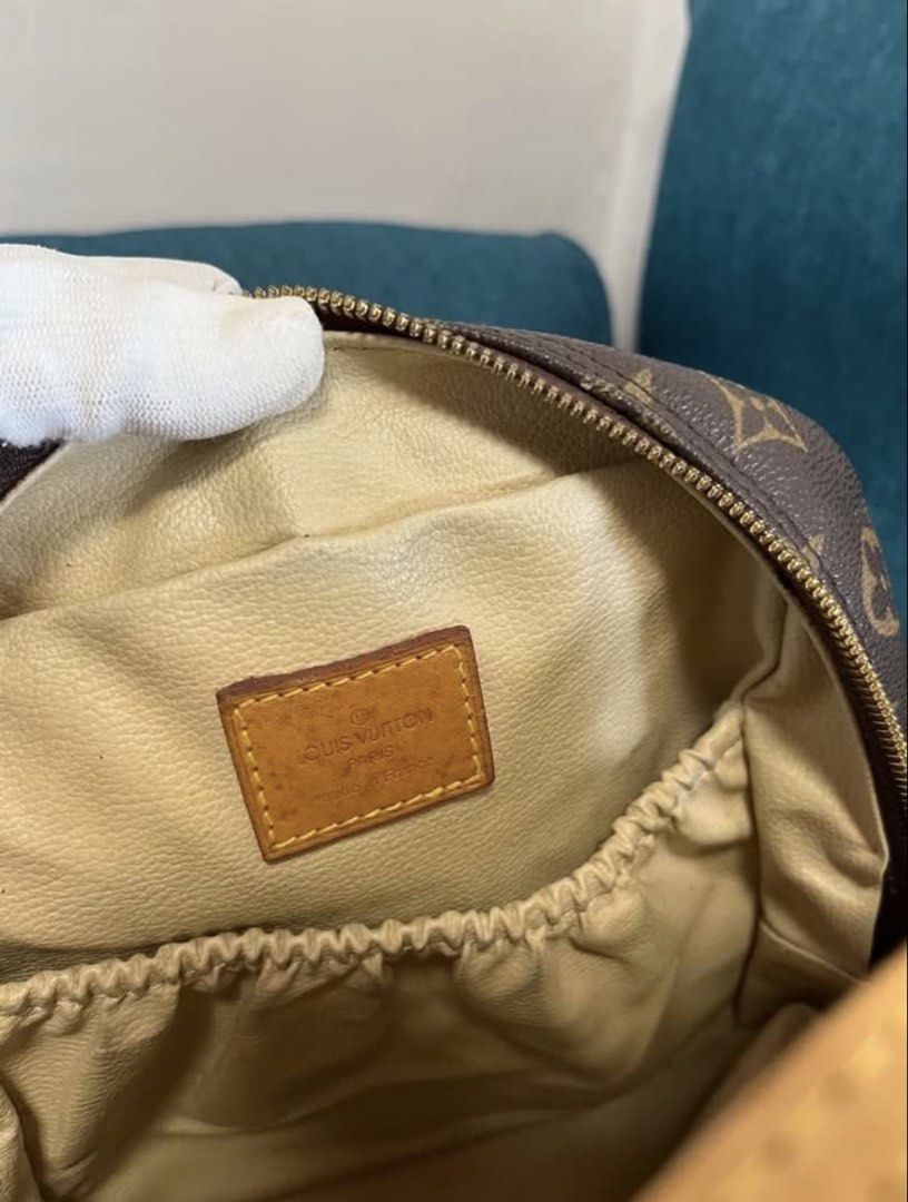 authentic Louis Vuitton Monogram Spontini 2-Way Handbag (Category: Luxury Bags & Wallets) located in Tacurong. Submitted by pearlitas_ukay (Listing ID 1466575490, Image 3). Description: The Louis Vuitton Monogram Spontini 2-Way Handbag (Model M47500) is a highly functional vintage design originally released in the late 1990s and early 2000s. Named after the Rue Spontini in Paris, it was designed as a hybrid between a chic structured city bag and 