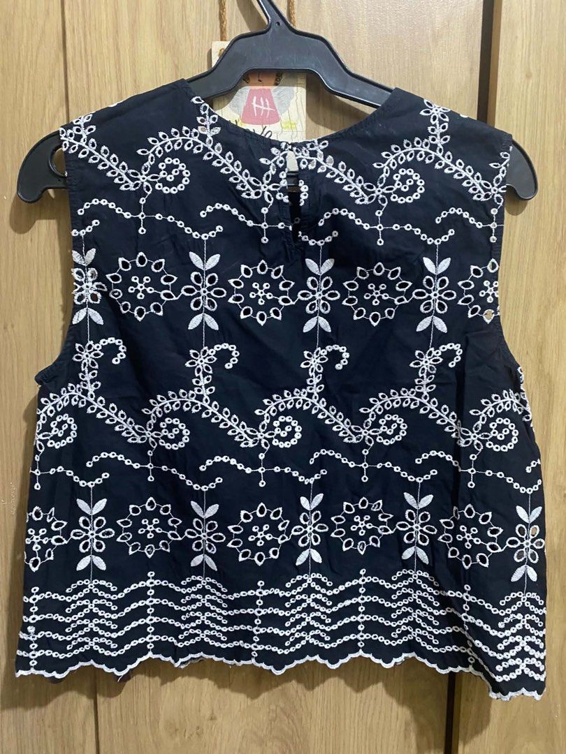 Authentic Mango Embroidered Sleeveless Crop Top (Category: Blouses) located in Quezon City. Submitted by onyx72 (Listing ID 1466643824, Image 2). Description: Authentic Mango Sleeveless Crop Top Used TWICE max With intricate embroidery details Not too short Very nice fabric.