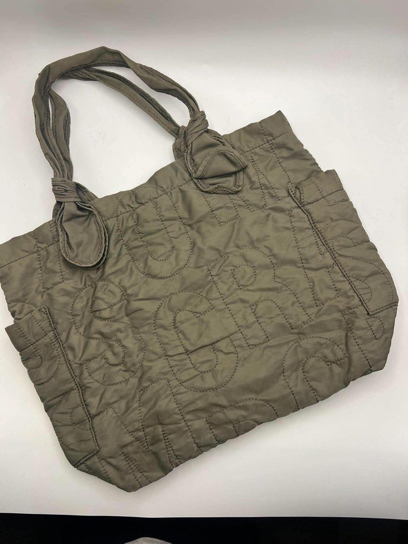 Authentic Marc Jacobs nylon tote large (Category: Tote Bags) located in Cagayan de Oro. Submitted by borse_de_amore (Listing ID 1466584087, Image 2). Description: Authentic Marc Jacobs nylon tote large Rank AB very good condition pa naman overall. But needs wash lang may dirt inside. 🏷️1,300 only.