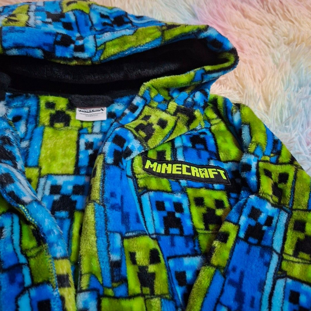 Authentic Minecraft bathrobe (Category: Babies & Kids Fashion) located in Las Pinas. Submitted by assortedkidzstuffs (Listing ID 1466661553, Image 2). Description: authentic minecraft from abroad halos bago pa po. (pinangcover up lang sa swimming) size 8 on tag unisex.