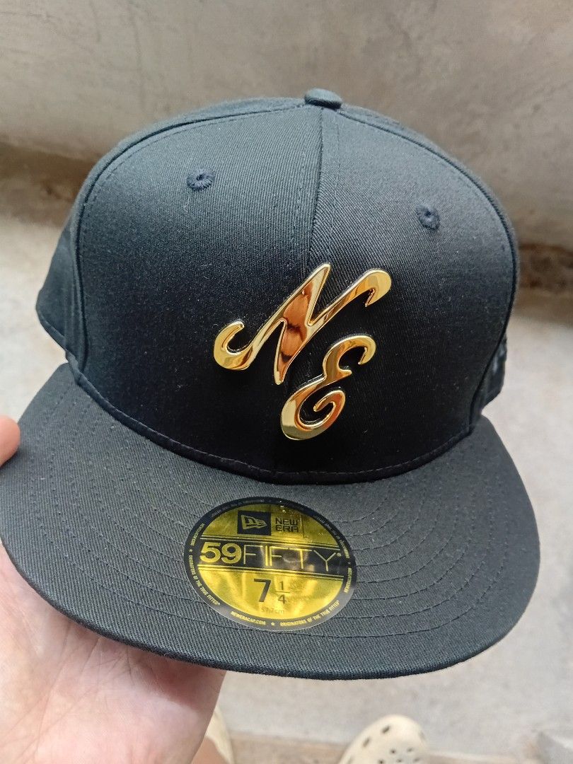 Authentic New Era 59Fifty (Category: Caps & Hats) located in Binangonan. Submitted by ohdievald38664 (Listing ID 1466624886, Image 1). Description: - Authentic - Purchased from New Era Philippines on March 2, 2026 - Orig Price: 2,695 pesos - Selling Price: 2,000 pesos - Condition: 10/10 - Design: New Era script mini metal badge - Underbrim: Black - Size: 7 1/4 - Material: 100% Cotton - Good as new. Isang beses lang ginamit. - All sticker tags are