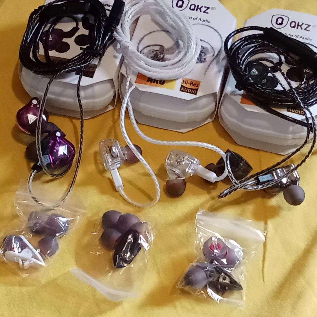 AUTHENTIC QKZ IN EARS EARPHONES (Category: Earphones) located in Paranaque City. Submitted by powerzone0517 (Listing ID 1466624877, Image 2). Description: .