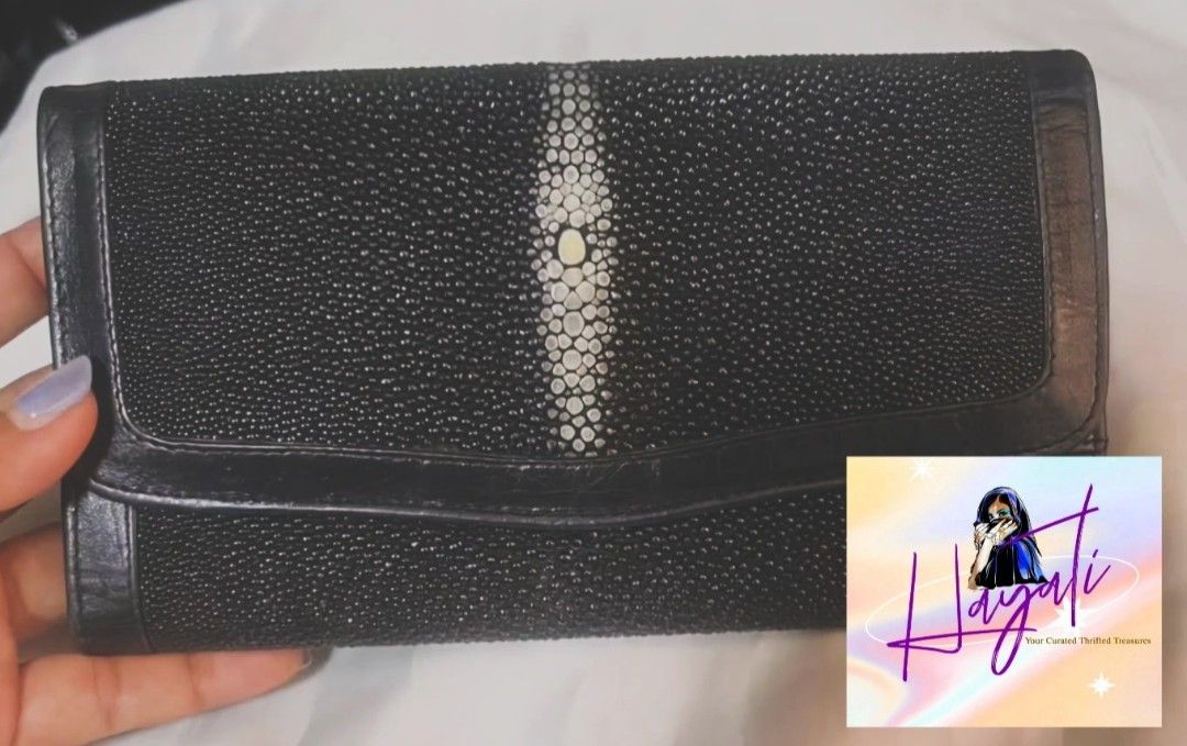 Authentic Rota Genuine Stingray Leather Wallet 🖤✨ (Category: Luxury Bags & Wallets) located in Angono. Submitted by just.call.me_lazy (Listing ID 1452315464, Image 1). Description: Authentic Rota Genuine Stingray Leather Wallet 🖤✨ A rare and durable piece crafted from genuine stingray leather — known for its glossy, beaded texture and long‑lasting quality. Perfect for collectors or anyone who values exotic craftsmanship. 📌 Features: ✔️Exotic s