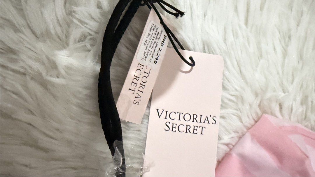 Authentic Victoria's Secret umbrella (Category: Umbrellas) located in San Fernando. Submitted by luxchic_pampanga (Listing ID 1466773164, Image 2). Description: brandnew purchased in moa (P2,290) w tag price and paperbag .