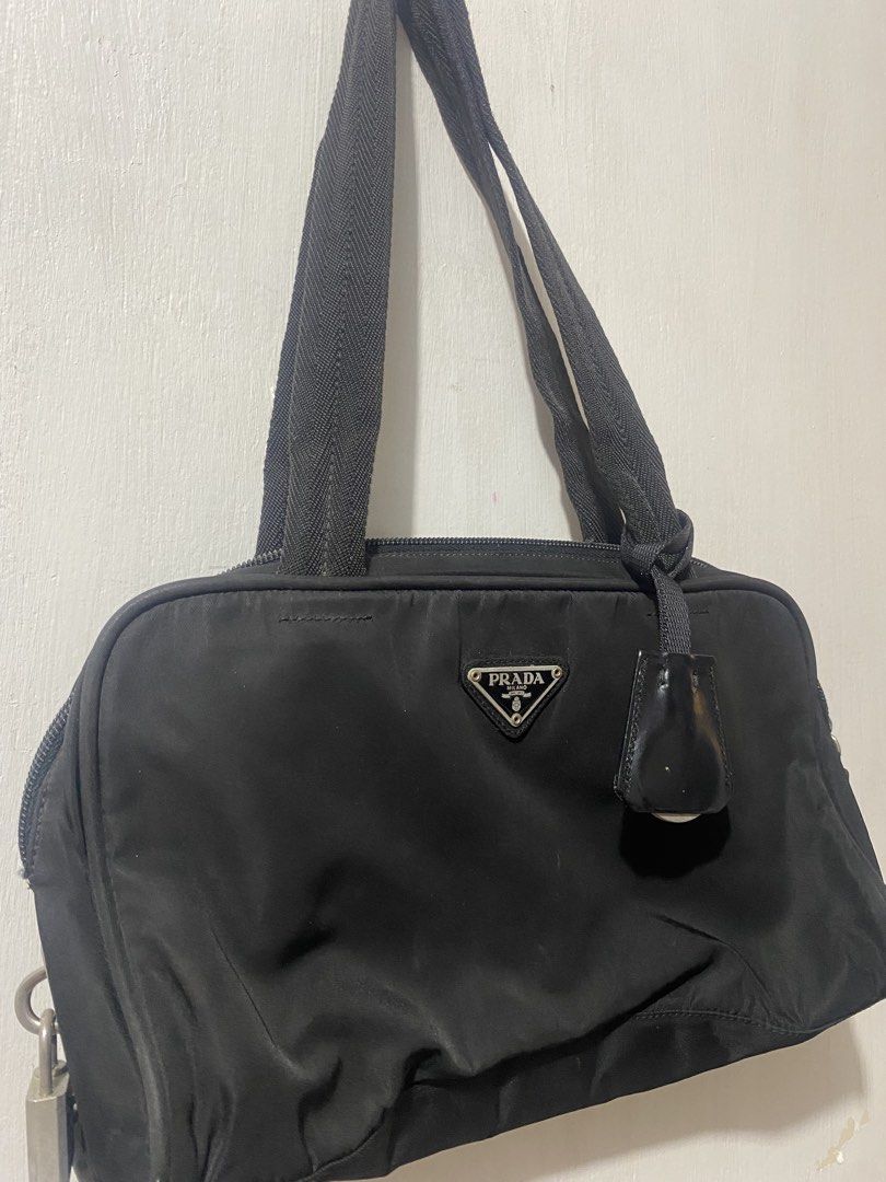 AUTHENTIC VINTAGE PRADA NYLON (Category: Tote Bags) located in Manila. Submitted by girlydy (Listing ID 1466688384, Image 2). Description: .