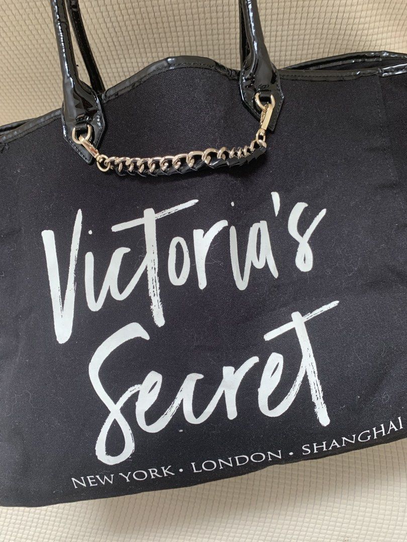 Authentic VS TOTE BAG (Category: Tote Bags) located in Surigao. Submitted by luxxbytm.ph (Listing ID 1466622885, Image 2). Description: NO FLAWS. Malaki — perfect for one week of travel .