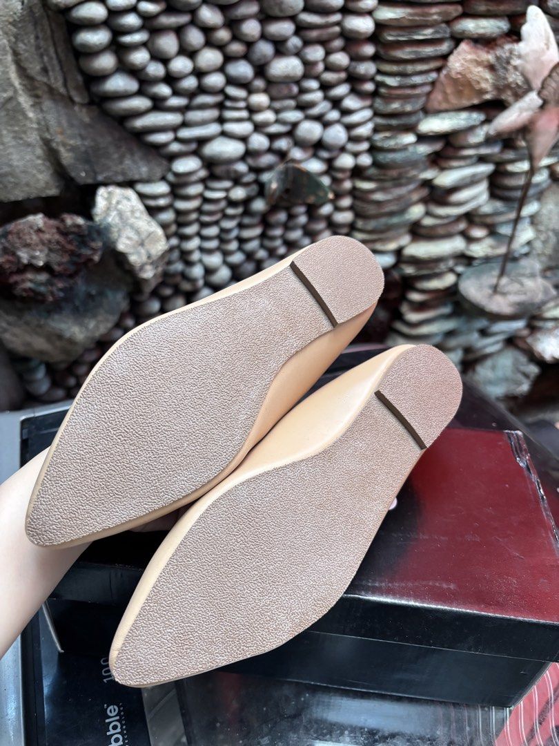 AZTRID Freya Pointed Flats (Nude) (Category: Flats & Sandals) located in Bacoor. Submitted by raideclutters (Listing ID 1466578631, Image 3). Description: AZTRID Freya Pointed Flats - Color: Nude - Size: 6 - Wrong size. Masikip siya for me. - Never been used. - Bought last June. .
