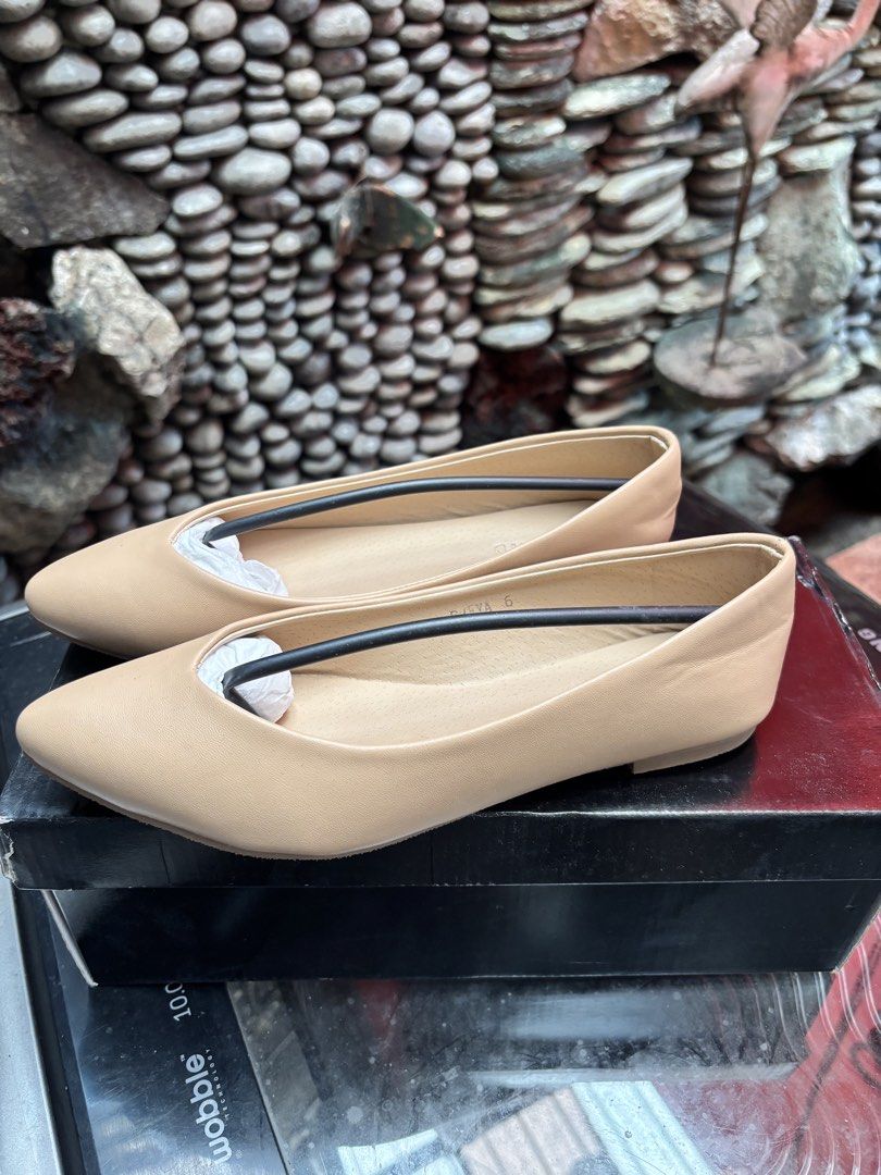 AZTRID Freya Pointed Flats (Nude) (Category: Flats & Sandals) located in Bacoor. Submitted by raideclutters (Listing ID 1466578631, Image 1). Description: AZTRID Freya Pointed Flats - Color: Nude - Size: 6 - Wrong size. Masikip siya for me. - Never been used. - Bought last June. .