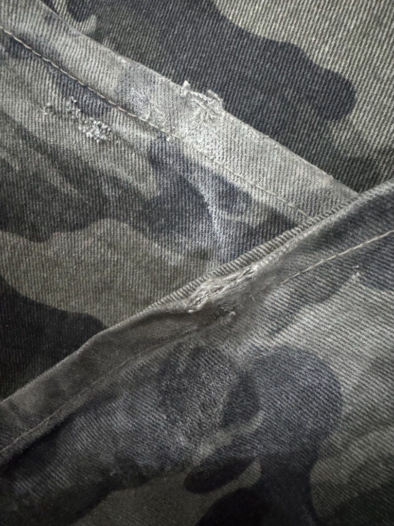 Baggy Camo Pants (Category: Jeans) located in Pasay City. Submitted by nateman111 (Listing ID 1466609808, Image 3). Description: For Sale only Camo Baggy Pants Size M (check last photo for dimes) Issue: Minimal Loose thread on leg hole (check 3rd photo) ₱600 📍Pasay.